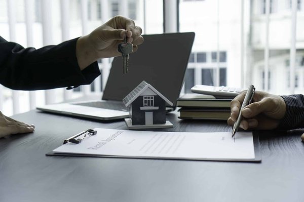 Choisir la meilleure formation en immobilier : le guide incontournable