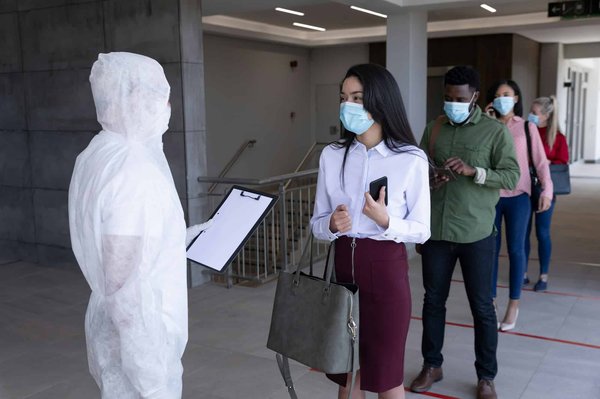 Gestion file d'attente : pourquoi choisir une borne interactive pour un établissement de santé ?